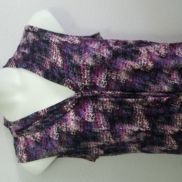 Tahari Printed Sleeveless Top - Picture 3 of 6